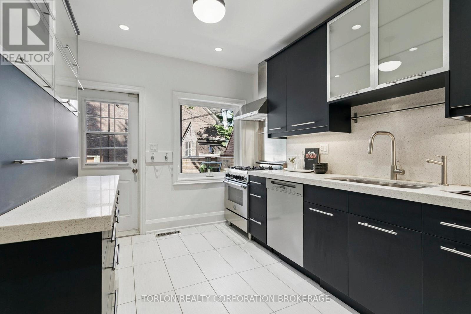 100 Colbeck Street, Toronto (Runnymede-Bloor West Village), Ontario  M6S 1V4 - Photo 11 - W12415419