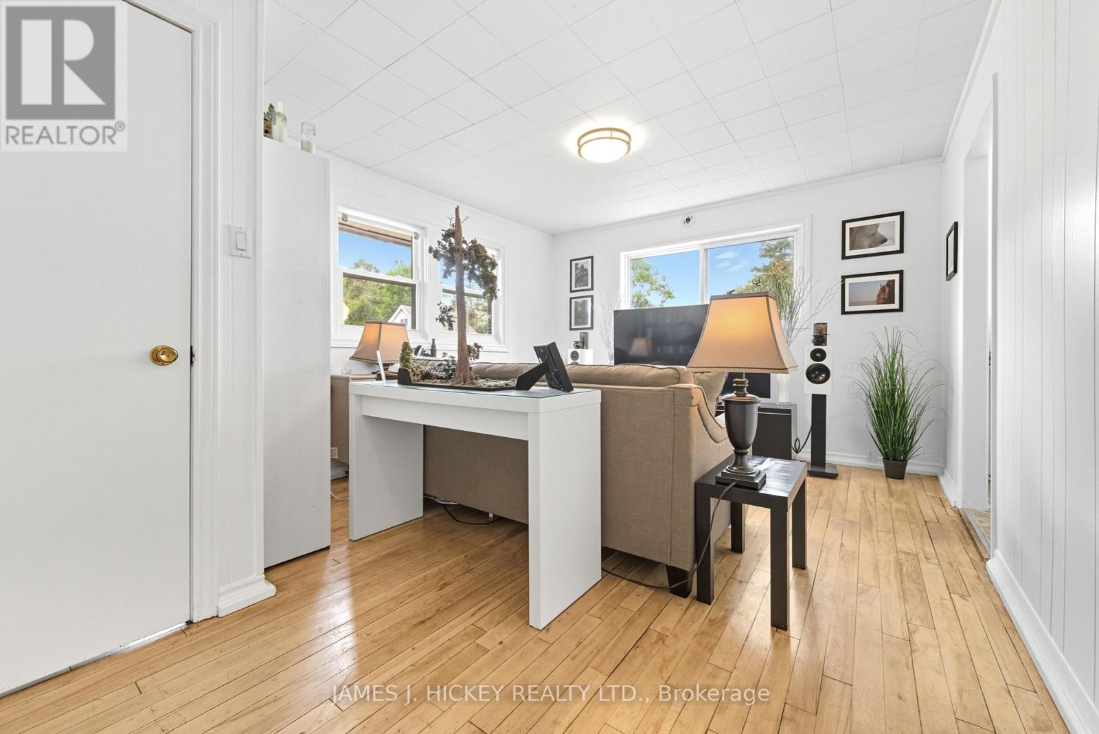 27 Summit Street, Deep River, Ontario K0J 1P0 - Photo 4 - X12415456