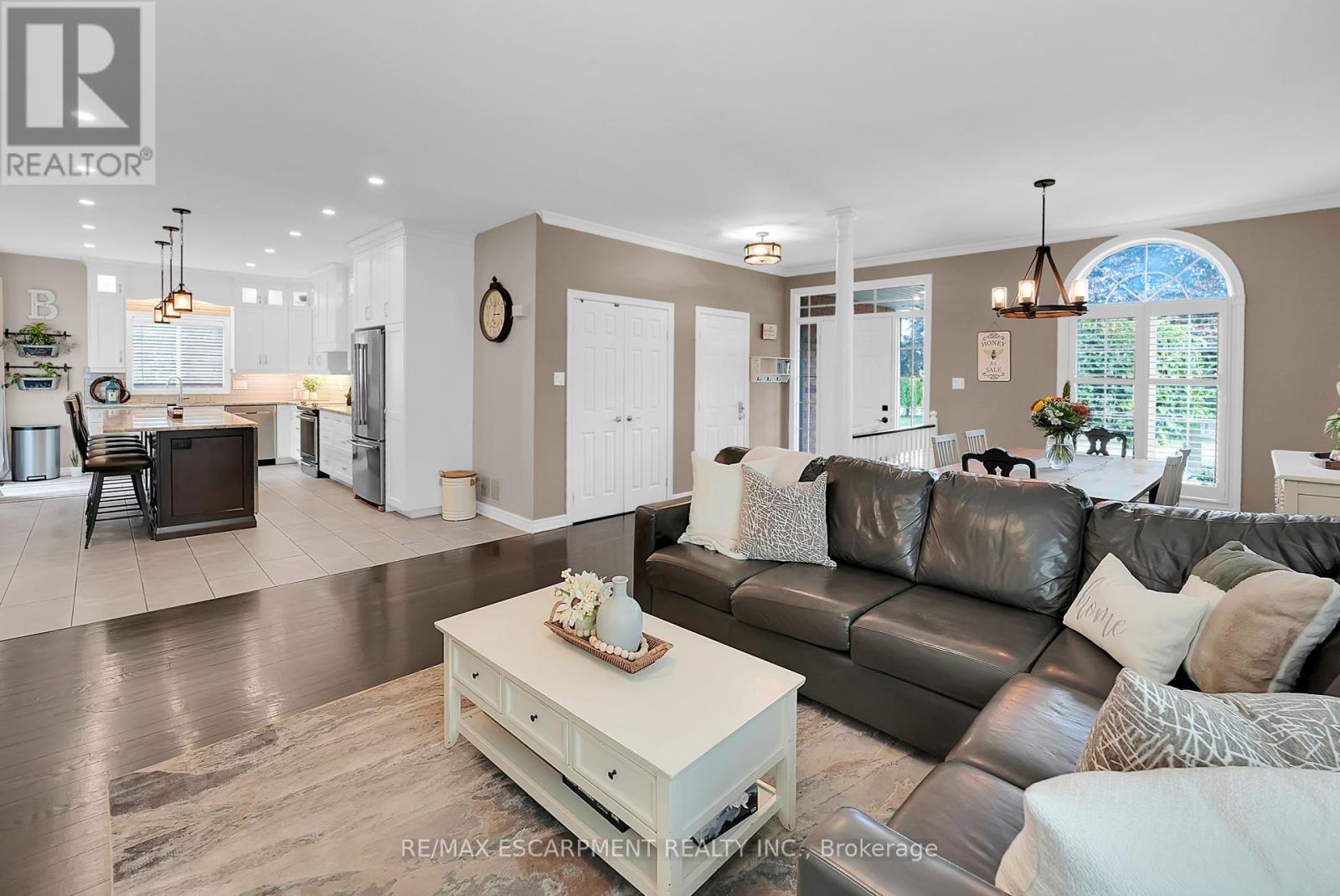 4116 Walcot Court, Lincoln, Ontario  L3J 0L9 - Photo 7 - X12415415