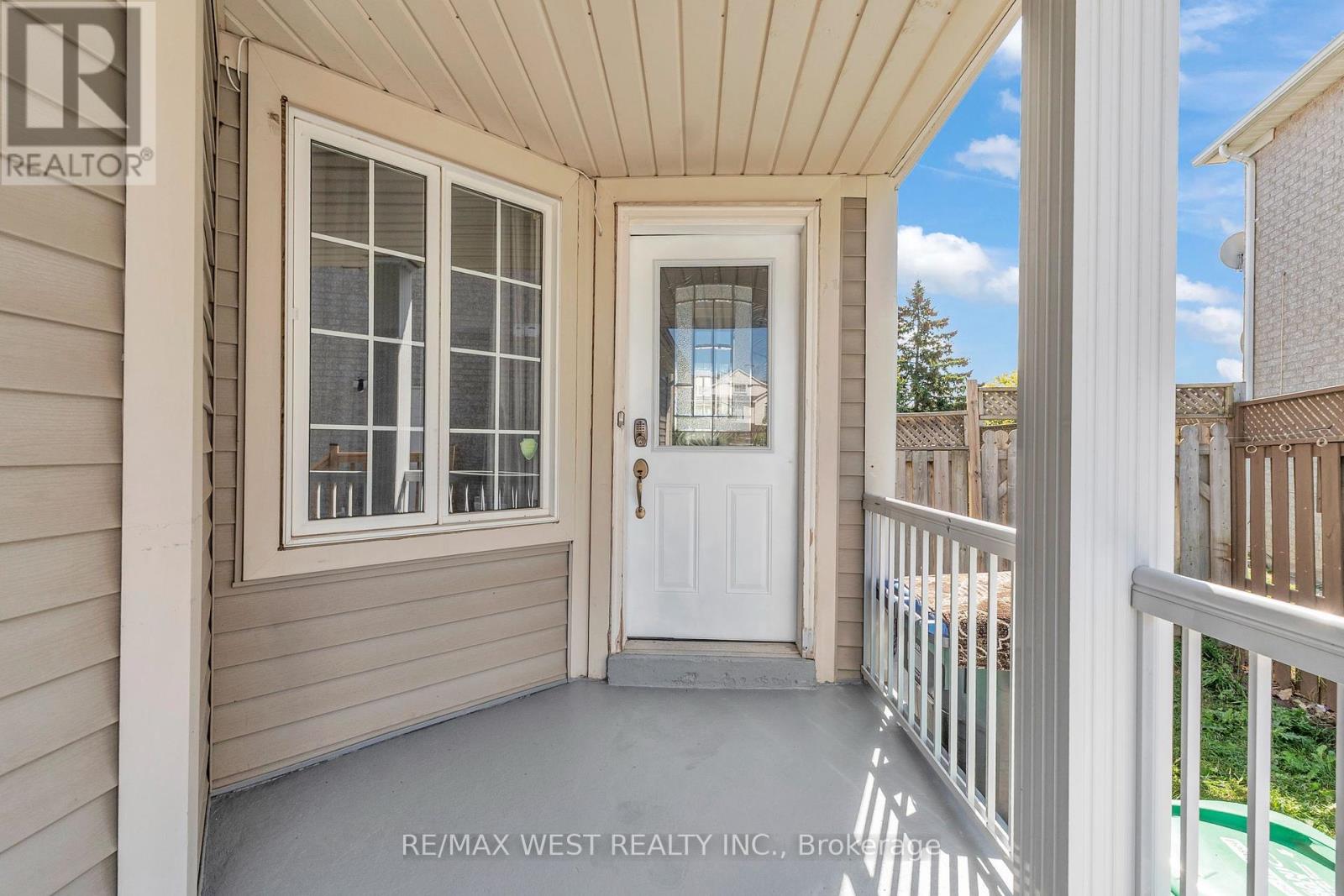 32 Weather Vane Lane, Brampton, Ontario  L6X 4R5 - Photo 3 - W12413864