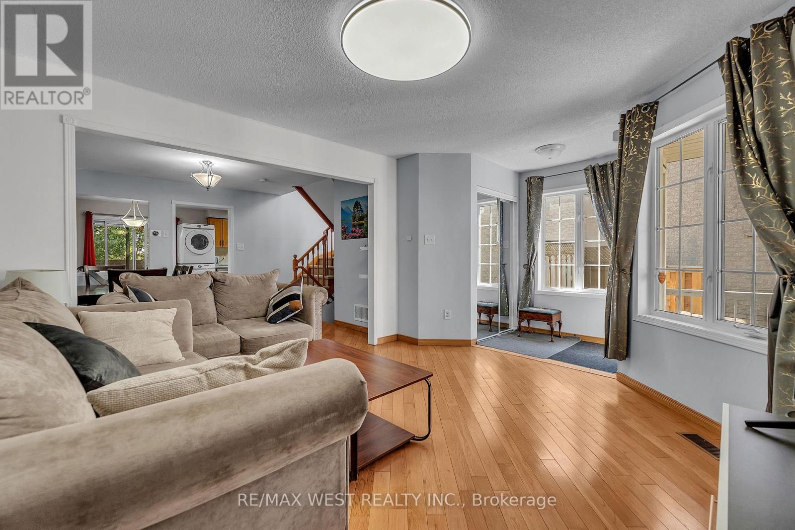 32 Weather Vane Lane, Brampton, Ontario  L6X 4R5 - Photo 4 - W12413864