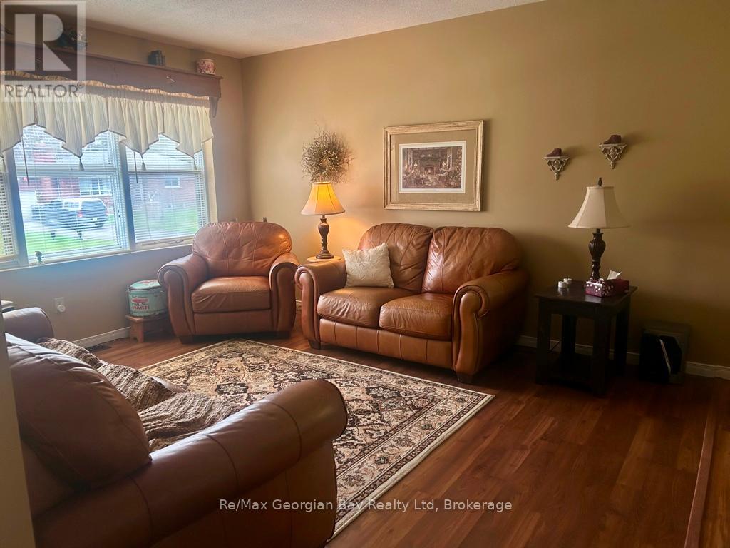 16 Community Centre Drive, Severn, Ontario  L0K 1E0 - Photo 10 - S12415531