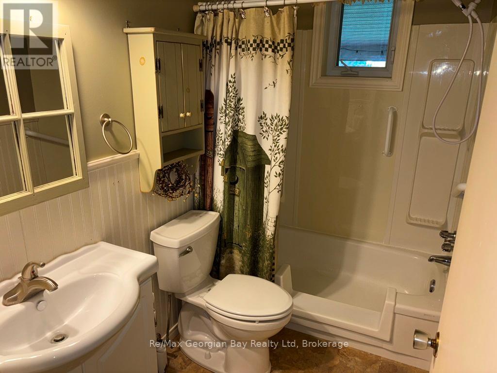 16 Community Centre Drive, Severn, Ontario  L0K 1E0 - Photo 14 - S12415531