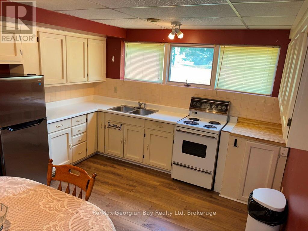 16 Community Centre Drive, Severn, Ontario  L0K 1E0 - Photo 16 - S12415531
