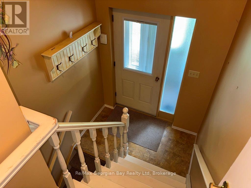 16 Community Centre Drive, Severn, Ontario  L0K 1E0 - Photo 4 - S12415531