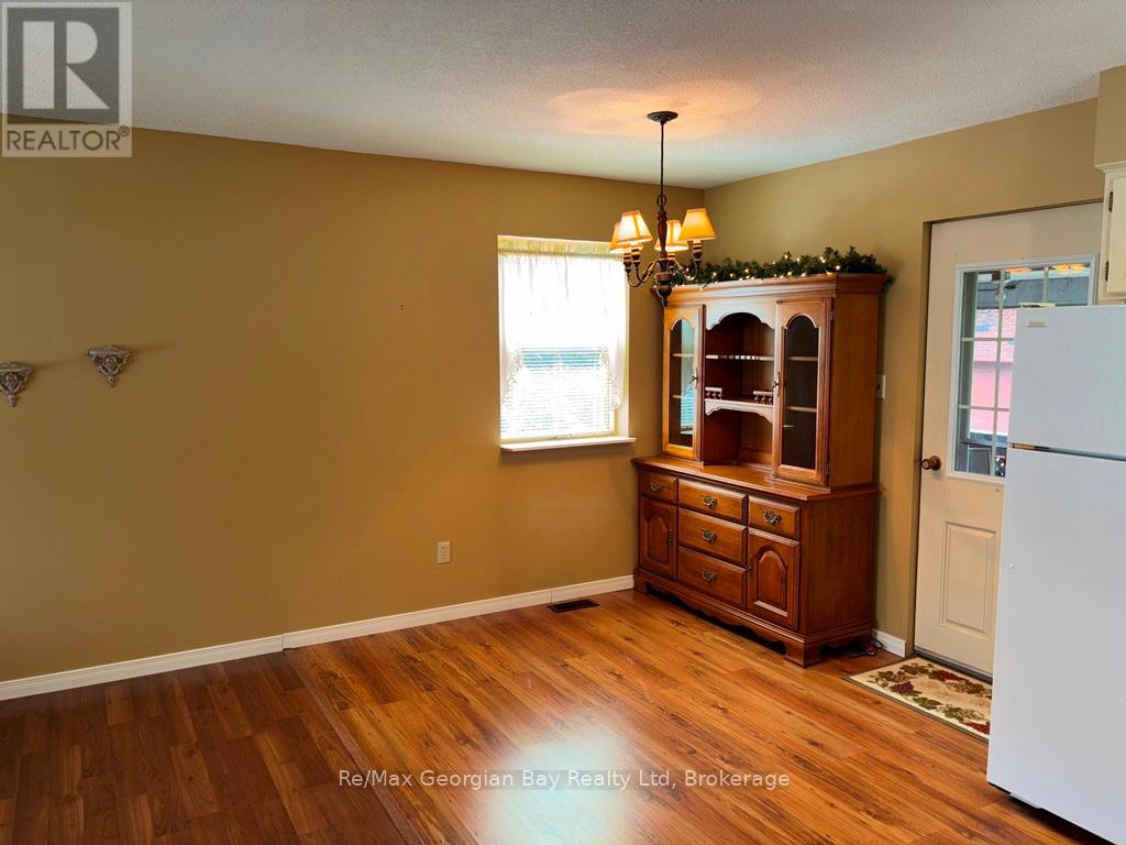 16 Community Centre Drive, Severn, Ontario  L0K 1E0 - Photo 6 - S12415531