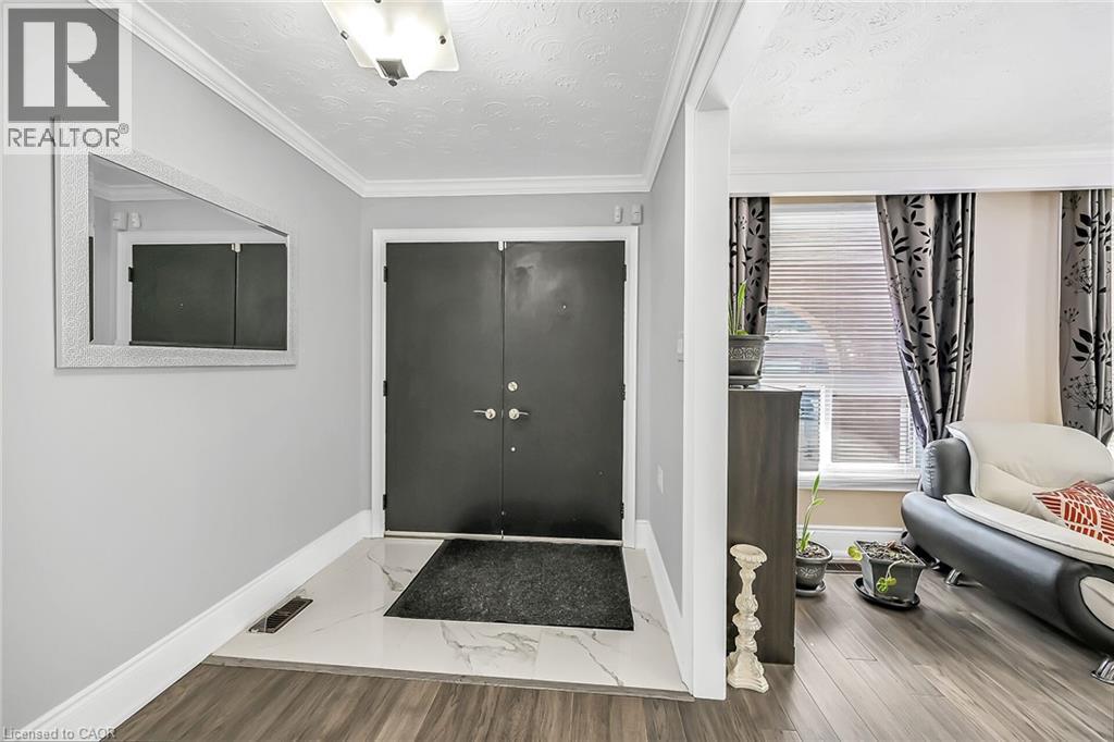 28 Tara Court, Hamilton, Ontario  L8K 6E6 - Photo 4 - 40771679