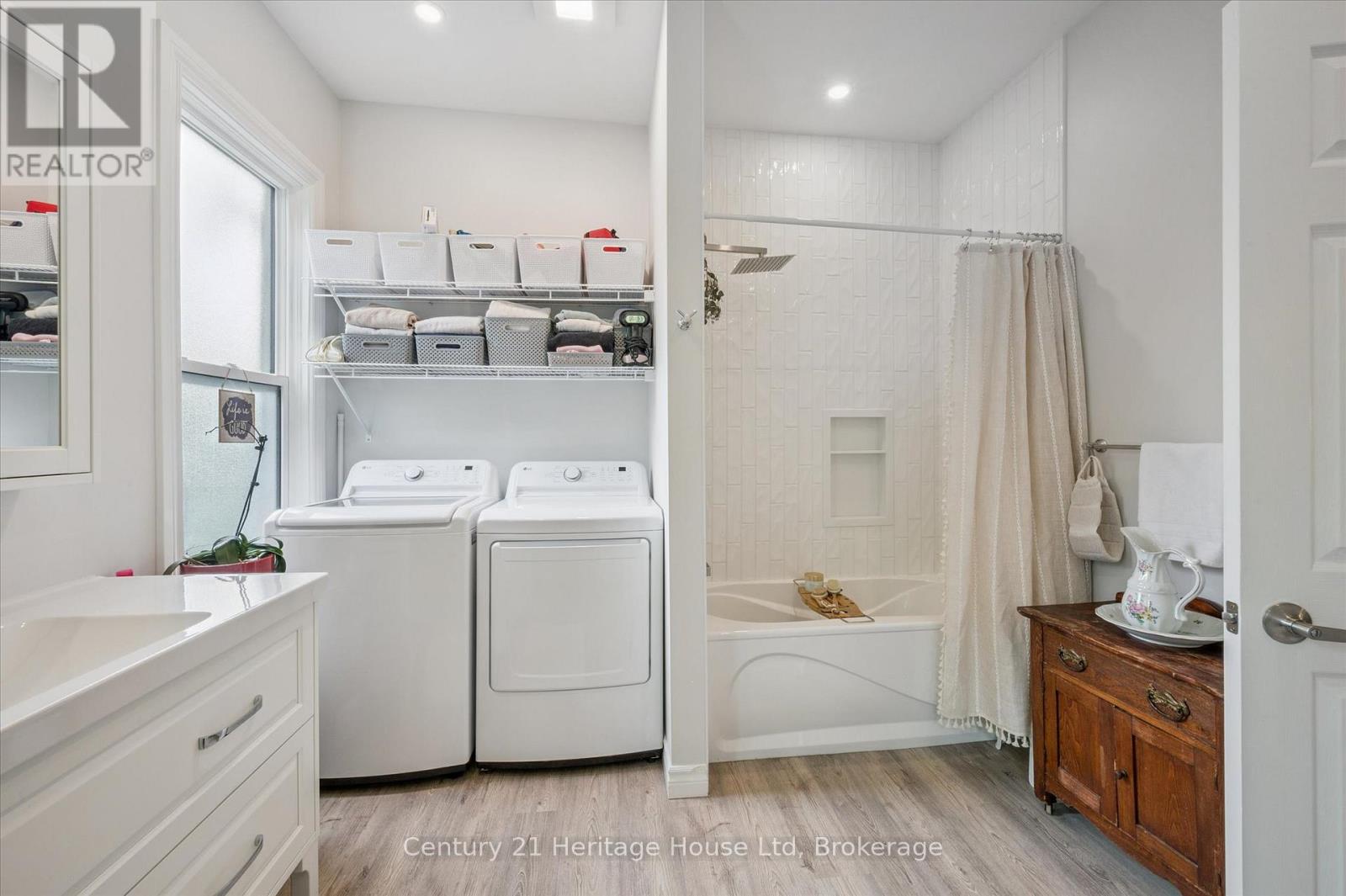 246 Thames Street N, Ingersoll, Ontario  N5C 3E4 - Photo 12 - X12415502