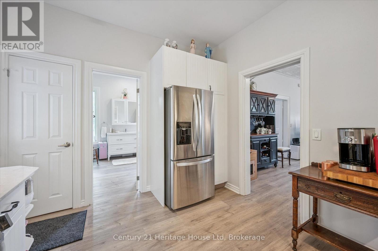 246 Thames Street N, Ingersoll, Ontario  N5C 3E4 - Photo 8 - X12415502