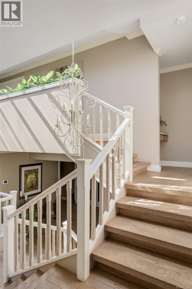 Property at 2807 Arbutus Rd image 2