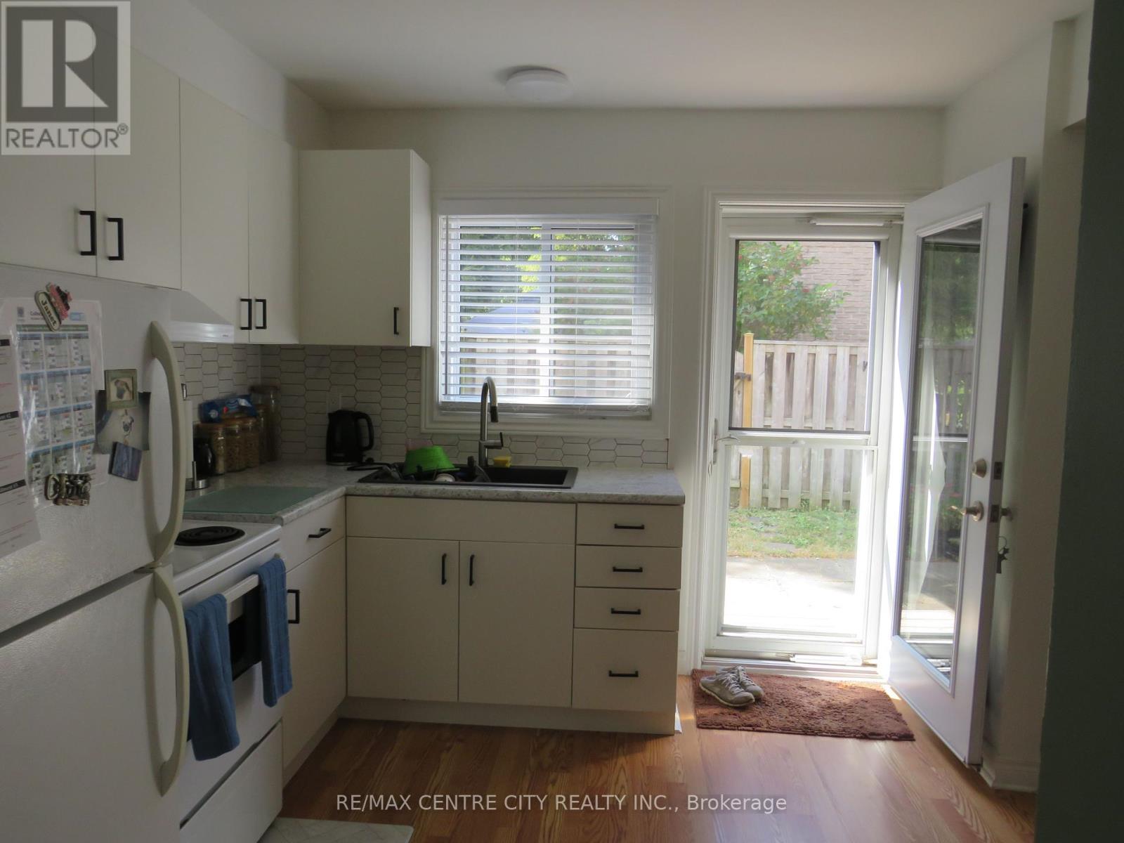 54 - 166 Southdale Rd Road W, London South (South O), Ontario  N6J 2J1 - Photo 2 - X12415639