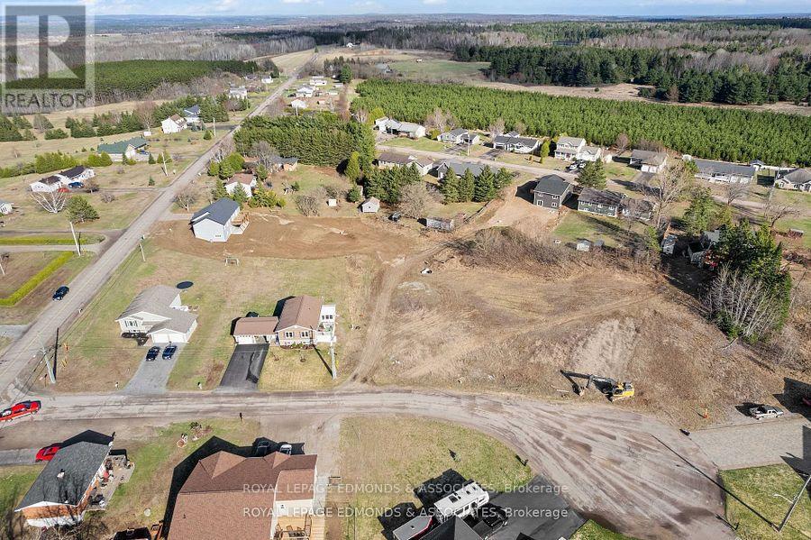 5 Mapleview Court, Whitewater Region, Ontario  K0J 1C0 - Photo 3 - X12415550