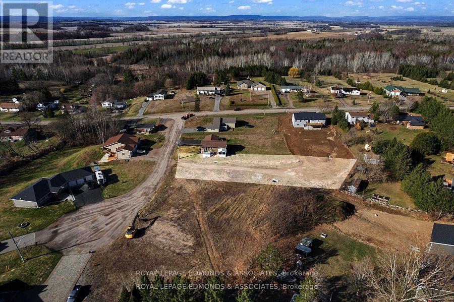 5 Mapleview Court, Whitewater Region, Ontario  K0J 1C0 - Photo 4 - X12415550