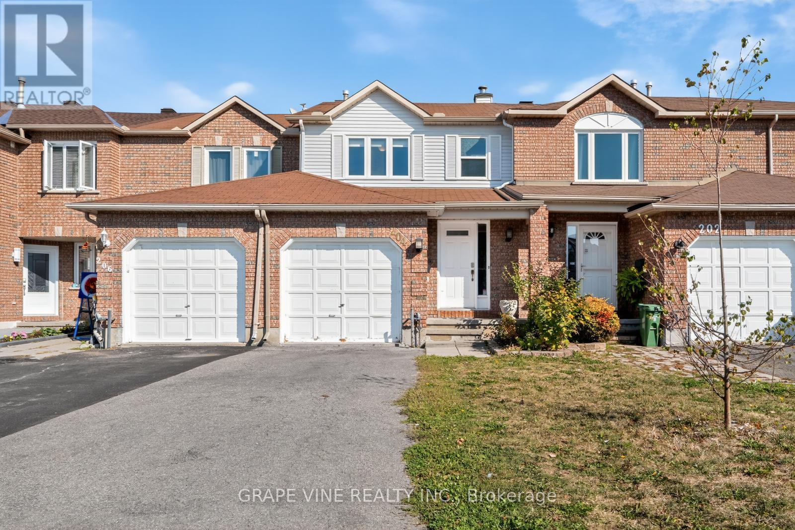 204 HUNTERSWOOD CRESCENT, Ottawa, Ontario