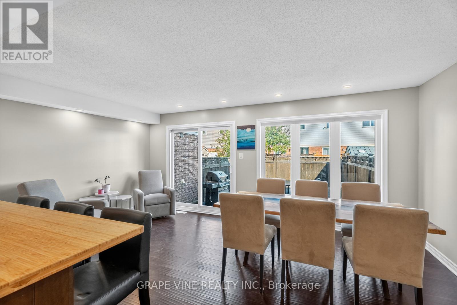 204 Hunterswood Crescent, Ottawa, Ontario  K1G 5V1 - Photo 12 - X12415512
