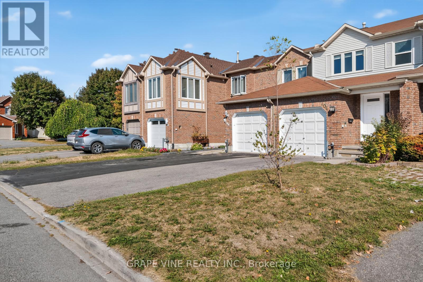 204 Hunterswood Crescent, Ottawa, Ontario  K1G 5V1 - Photo 3 - X12415512