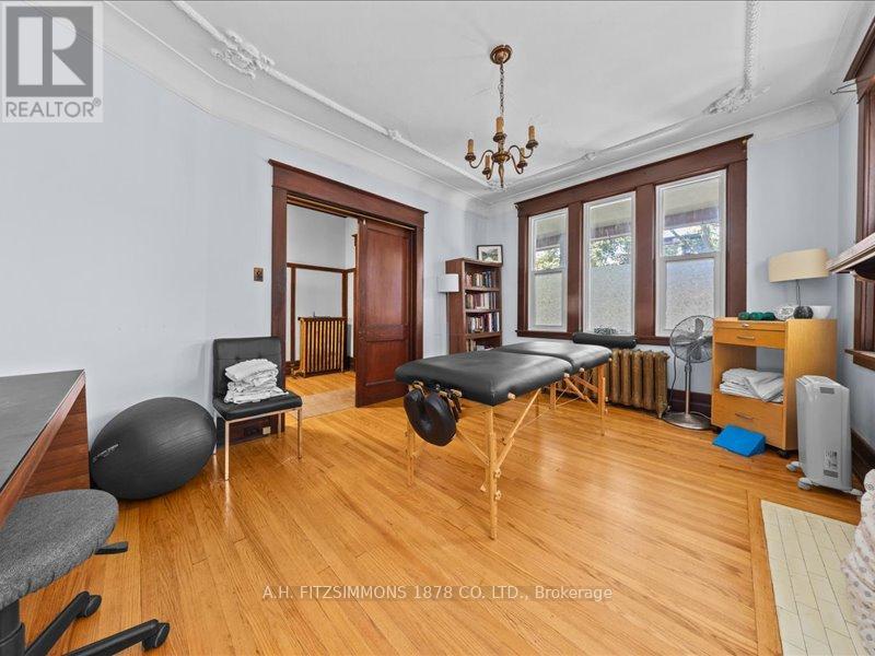 18-20 Woodlawn Avenue, Ottawa, Ontario  K1S 2S9 - Photo 8 - X12415597