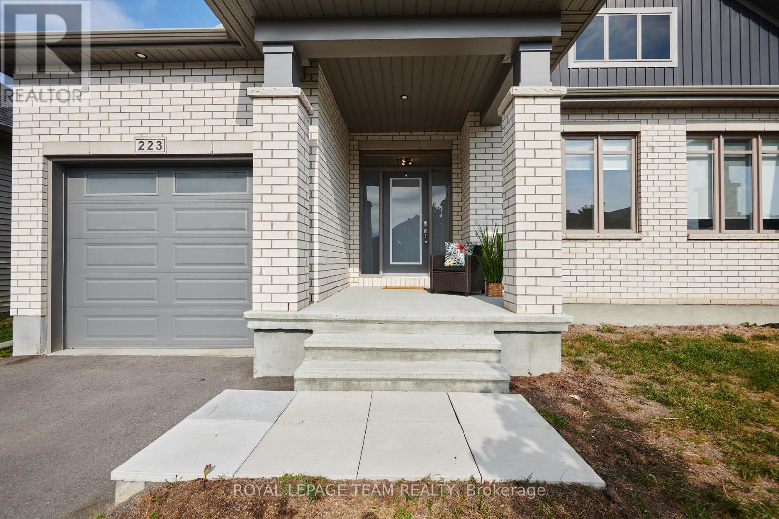 223 Macbeattie Drive, Arnprior, Ontario  K7S 0J3 - Photo 2 - X12415626