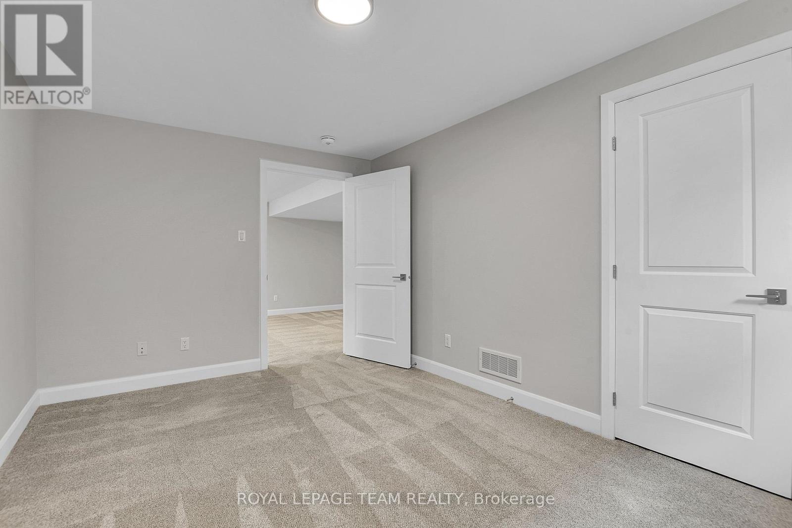 223 Macbeattie Drive, Arnprior, Ontario  K7S 0J3 - Photo 23 - X12415626