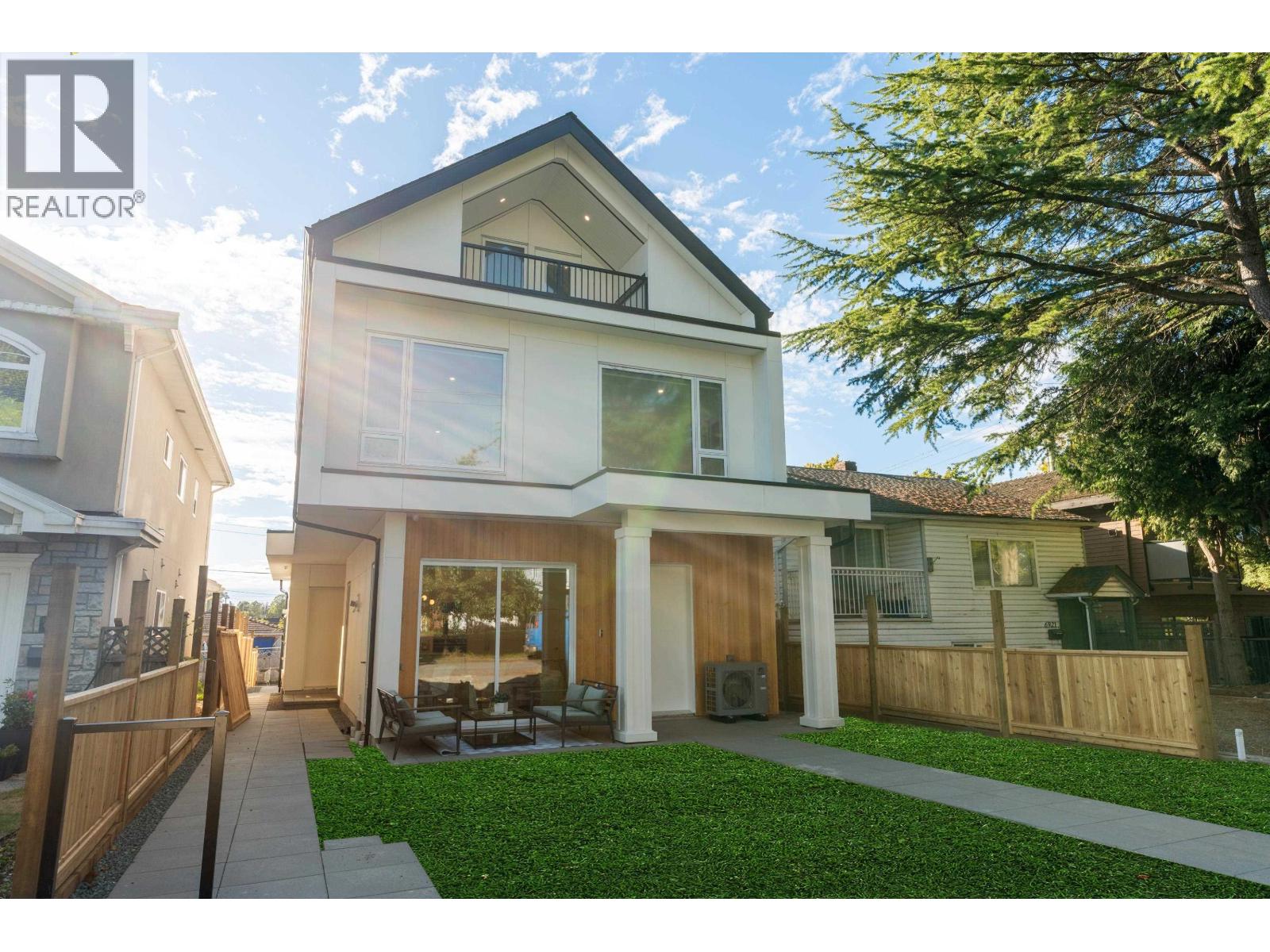 1 6933 PRINCE EDWARD STREET, Vancouver, British Columbia