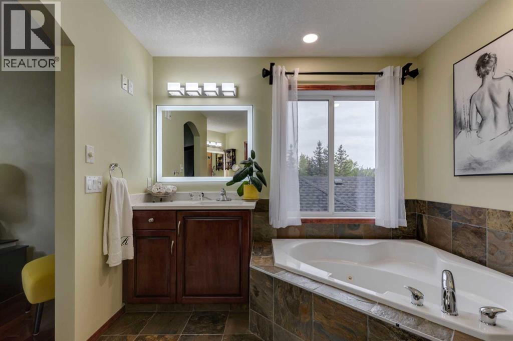 142 Discovery Ridge Boulevard Sw, Calgary, Alberta  T3H 4Y2 - Photo 15 - A2258267