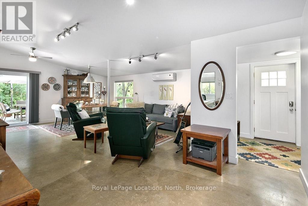 150 Peel Street S, Blue Mountains, Ontario  N0H 2P0 - Photo 6 - X12415654