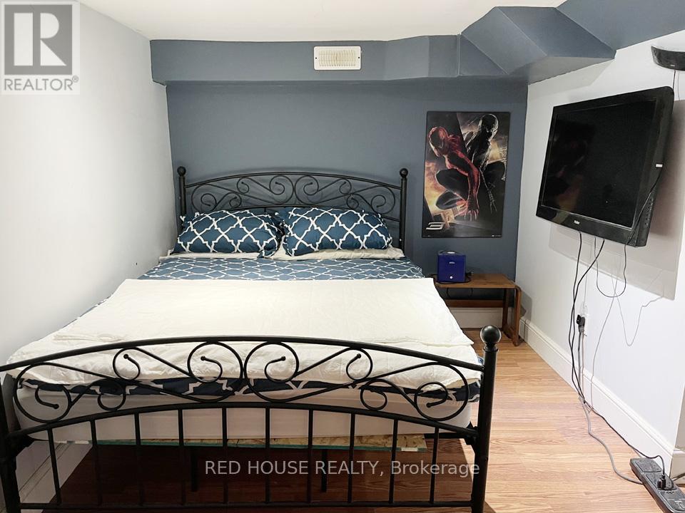 40 North Woodrow Boulevard, Toronto, Ontario  M1K 1W3 - Photo 17 - E12385070