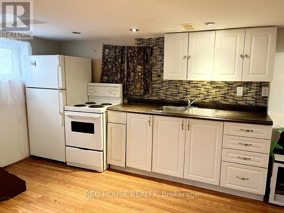 40 North Woodrow Boulevard, Toronto, Ontario  M1K 1W3 - Photo 15 - E12385070
