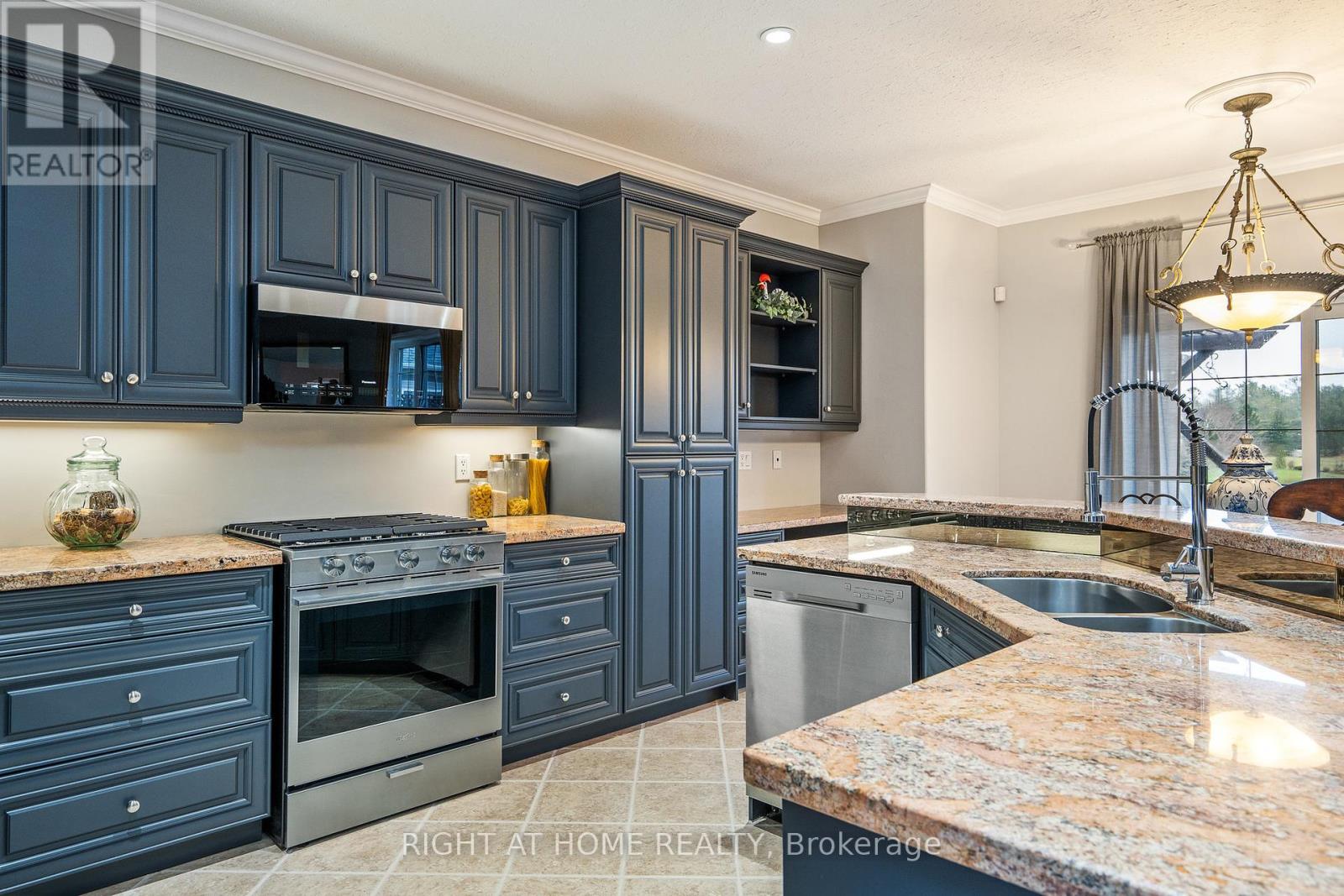 16 Deanna Drive, Wasaga Beach, Ontario  L9Z 1J5 - Photo 15 - S12415150