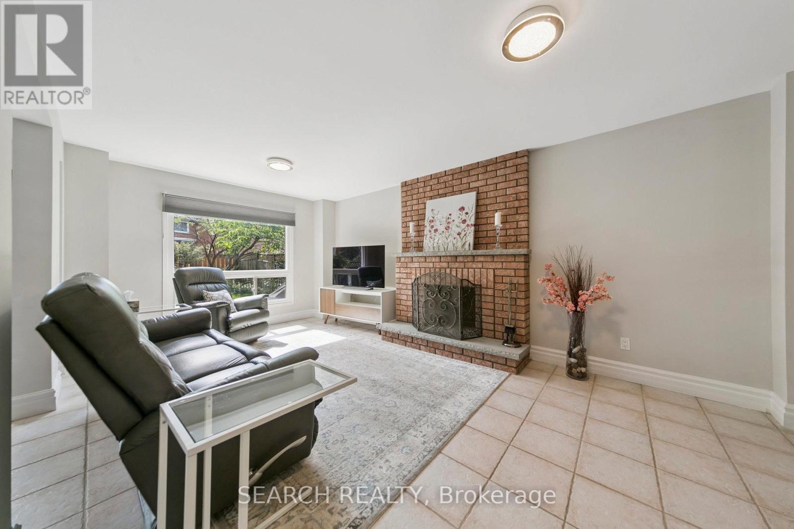 1823 The Chase, Mississauga, Ontario  L5M 2Y8 - Photo 14 - W12415326