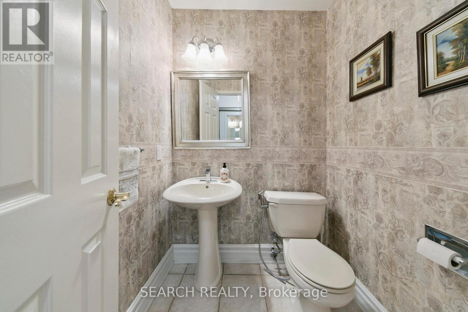 1823 The Chase, Mississauga, Ontario  L5M 2Y8 - Photo 18 - W12415326