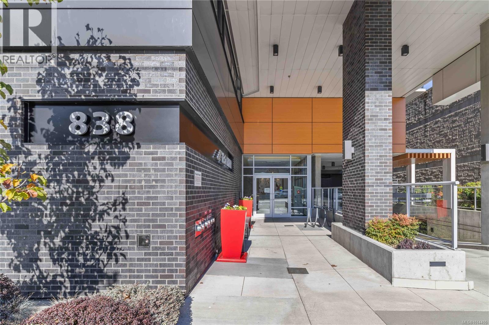 809 838 Broughton St, Victoria, British Columbia V8W 1E4 - Photo 2 - 1014455