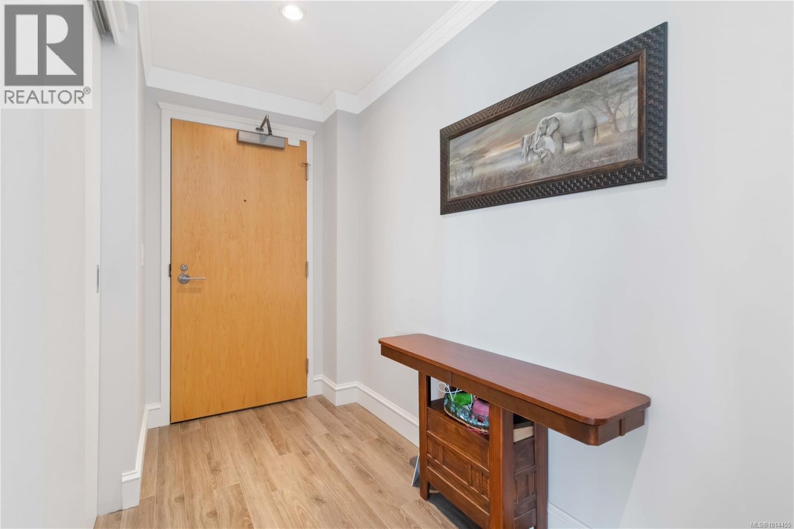 809 838 Broughton St, Victoria, British Columbia V8W 1E4 - Photo 3 - 1014455