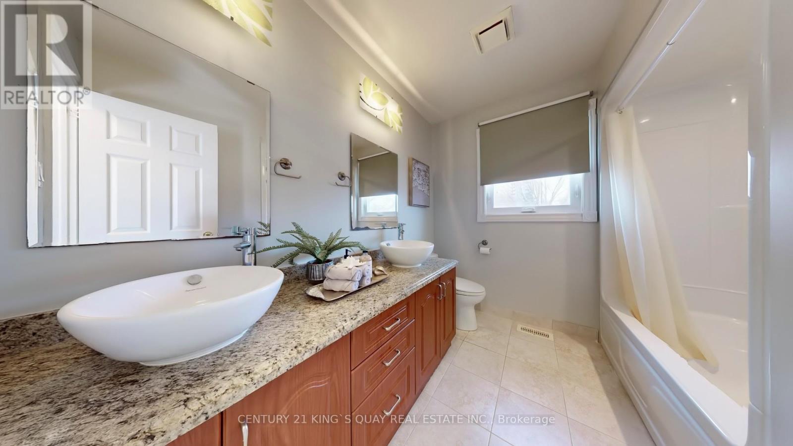 50 Bedford Park Avenue, Richmond Hill, Ontario  L4C 2N8 - Photo 37 - N12268710