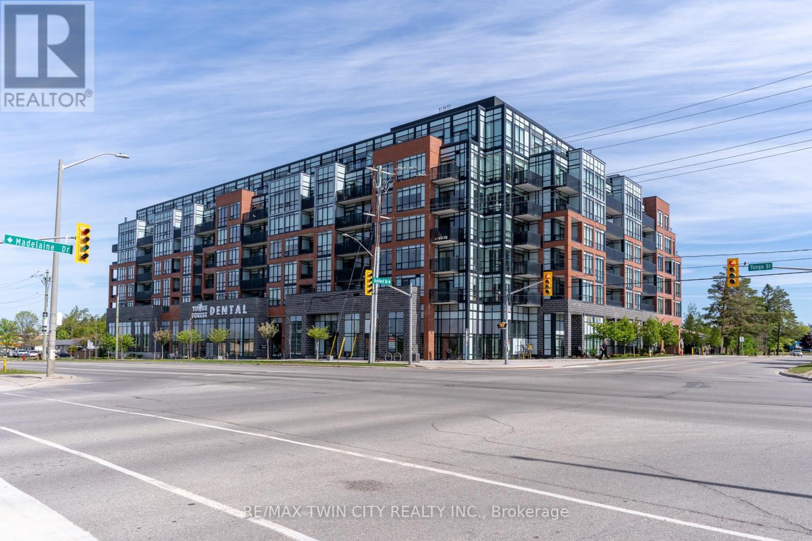 409 - 681 Yonge Street, Barrie, Ontario  L4N 4E8 - Photo 2 - S12415485