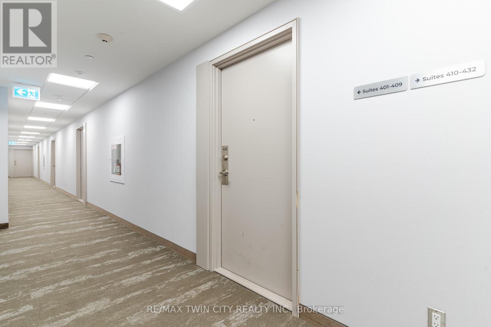409 - 681 Yonge Street, Barrie, Ontario  L4N 4E8 - Photo 3 - S12415485