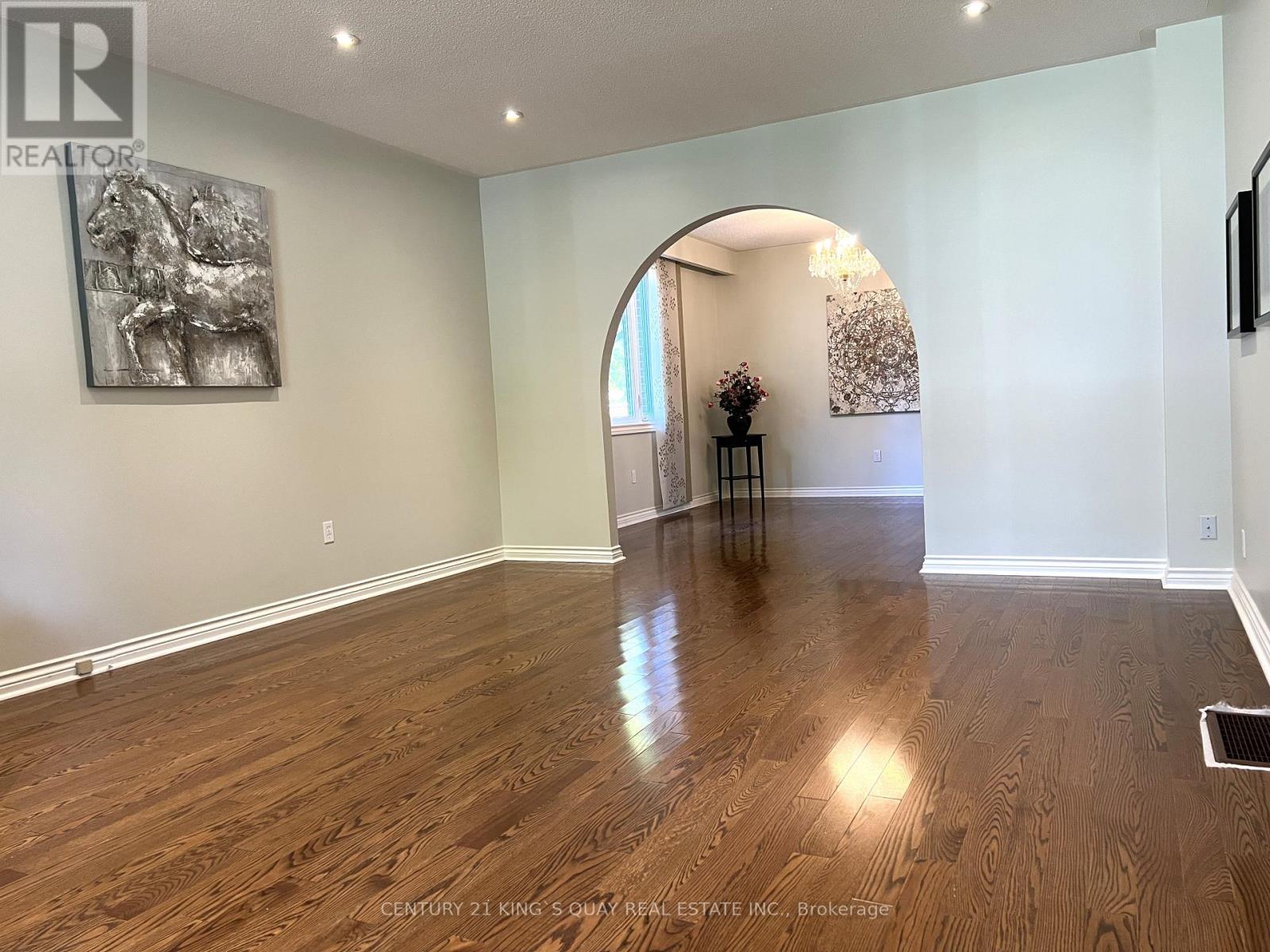 50 Bedford Park Avenue, Richmond Hill, Ontario  L4C 2N8 - Photo 6 - N12268710
