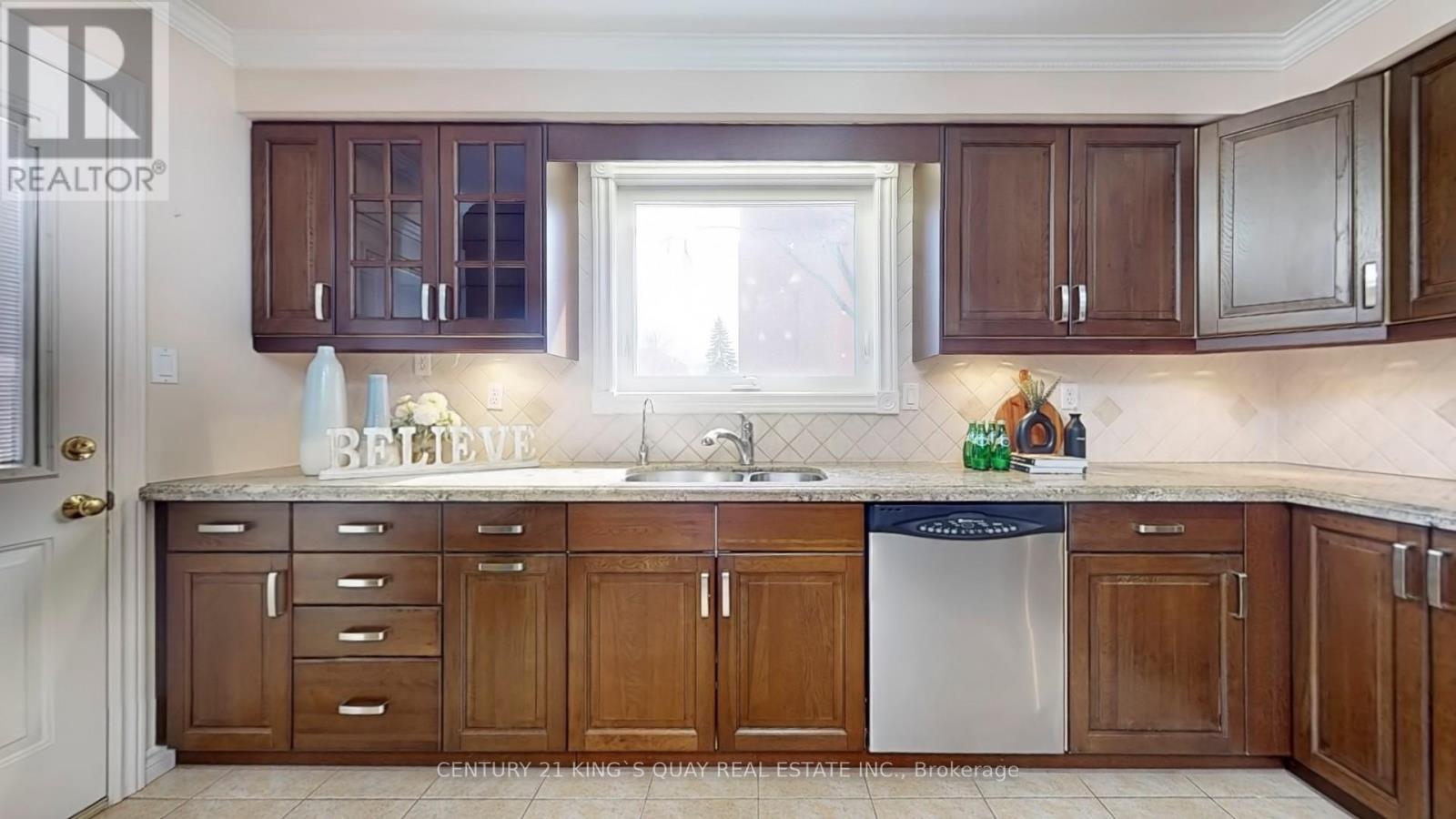 50 Bedford Park Avenue, Richmond Hill, Ontario  L4C 2N8 - Photo 18 - N12268710