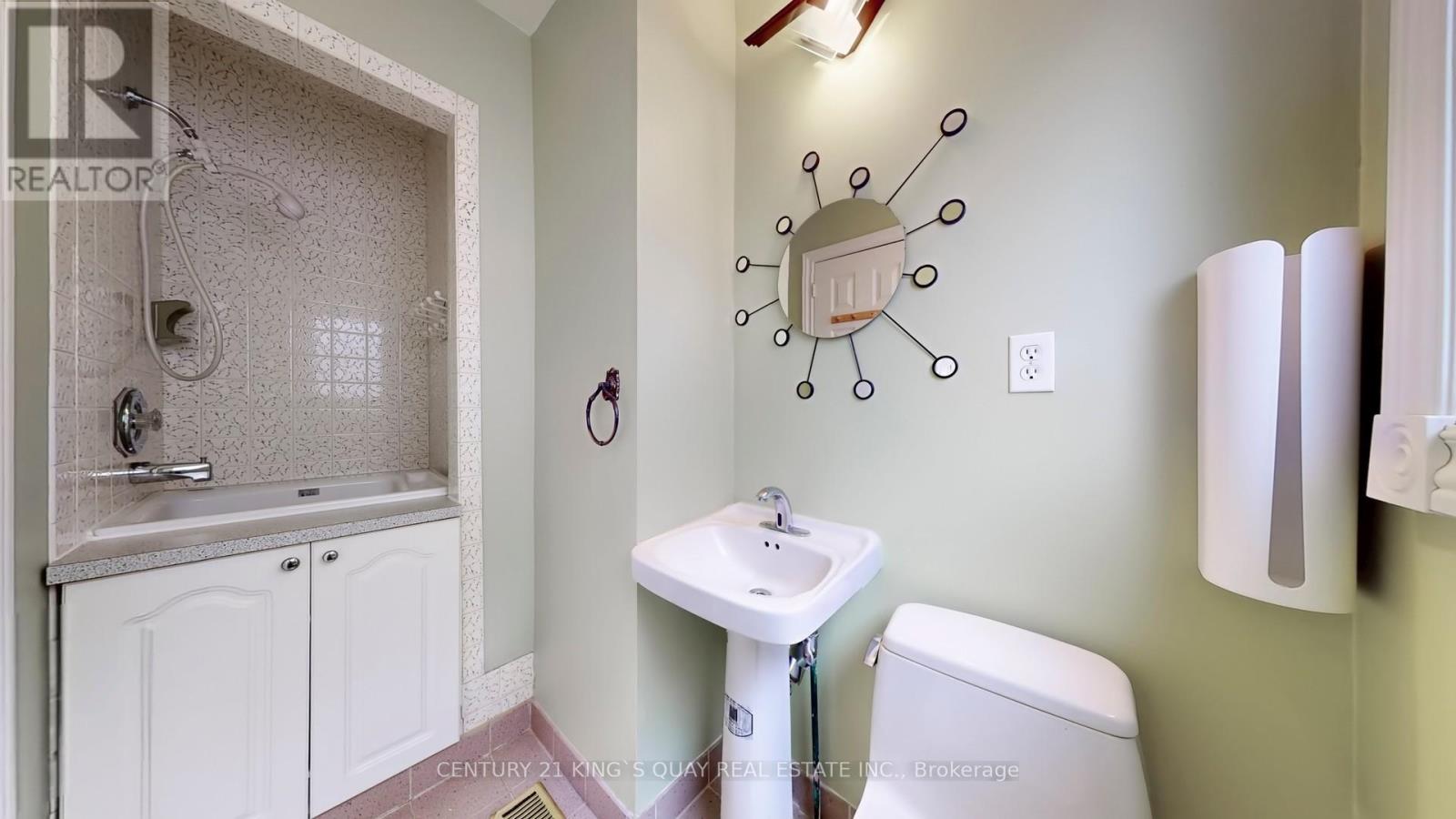 50 Bedford Park Avenue, Richmond Hill, Ontario  L4C 2N8 - Photo 22 - N12268710