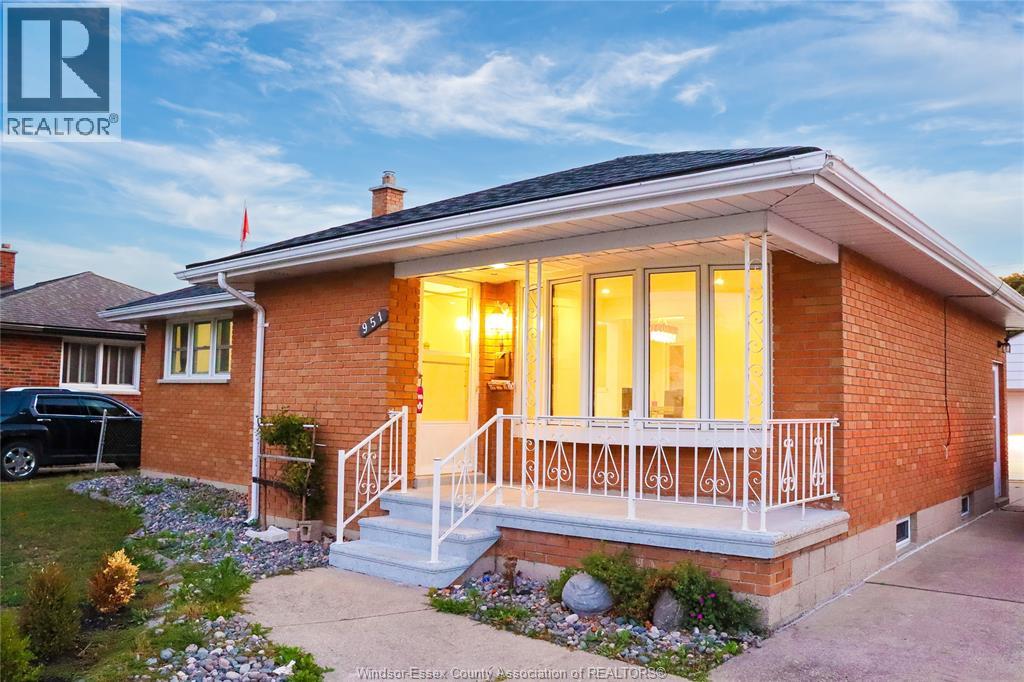 MLS# 25023721: 951 RIVERDALE, Windsor, Canada