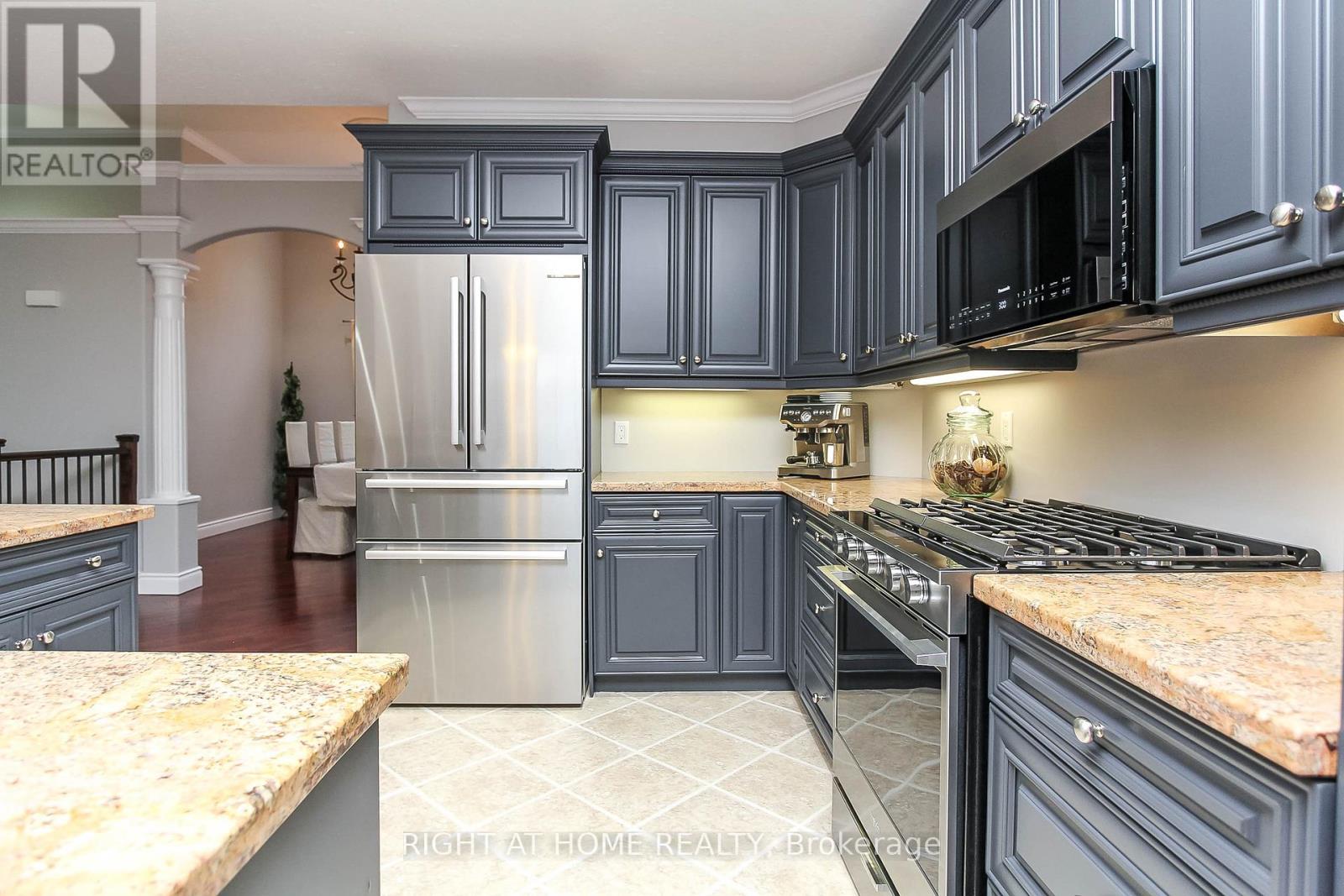 16 Deanna Drive, Wasaga Beach, Ontario  L9Z 1J5 - Photo 17 - S12415150