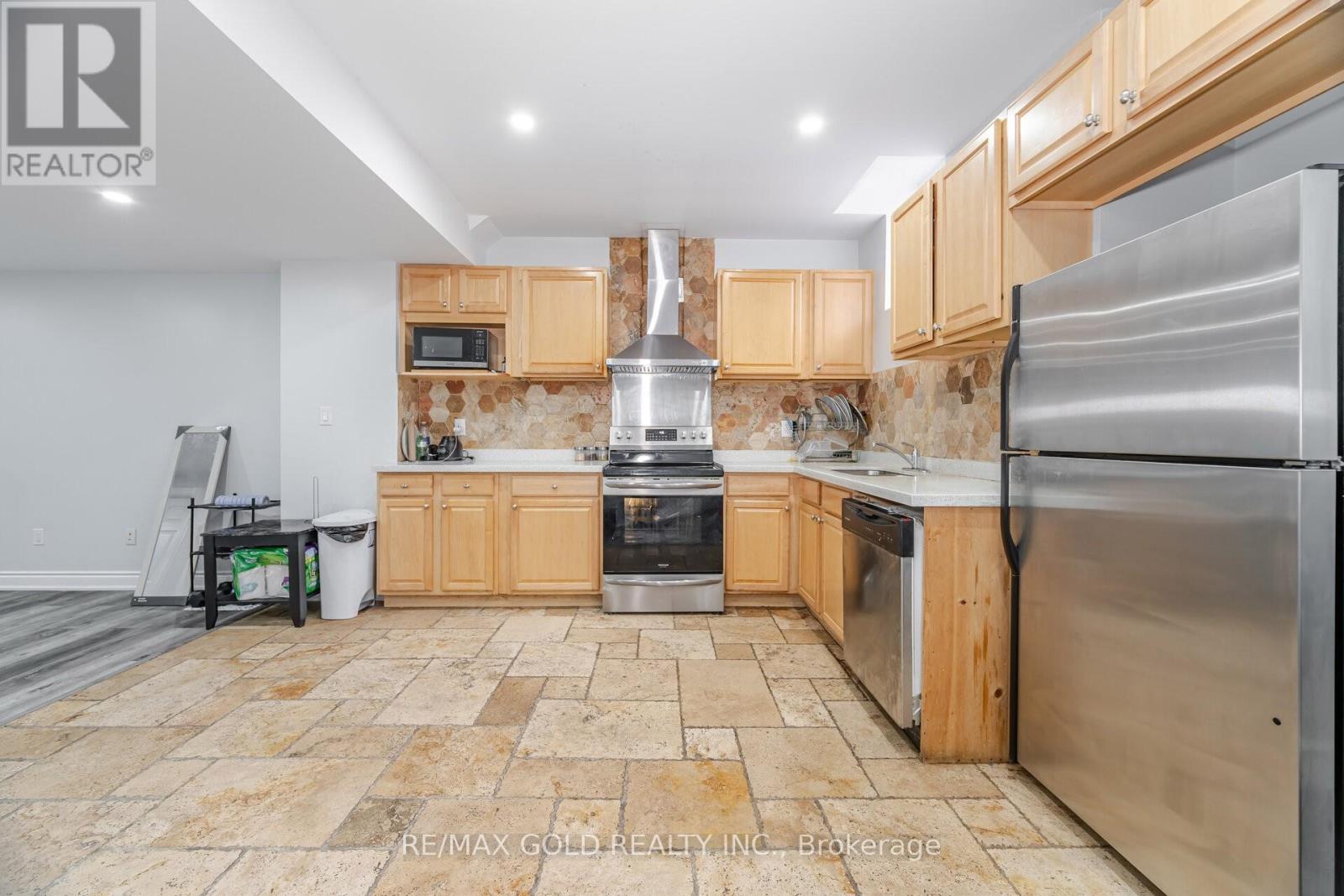 2 Belleville Drive, Brampton, Ontario  L6P 1V7 - Photo 30 - W12381081