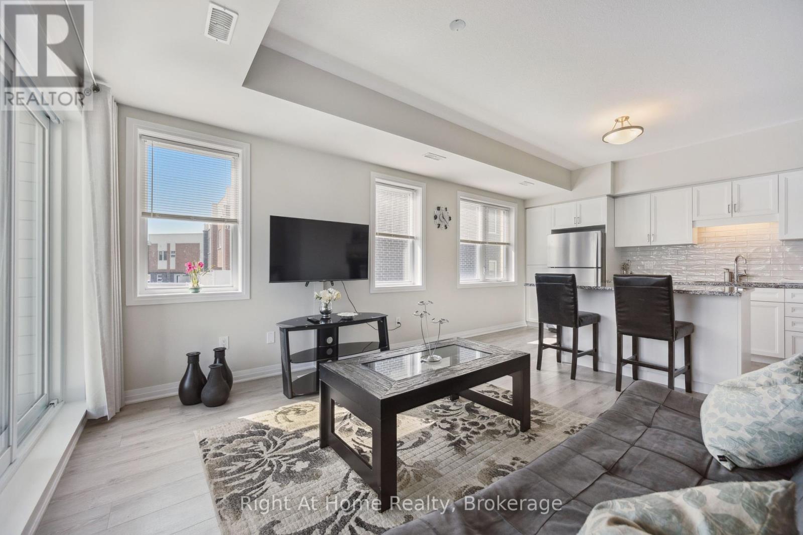24 Progress Crescent, Kitchener, Ontario  N2R 0R7 - Photo 7 - X12415603