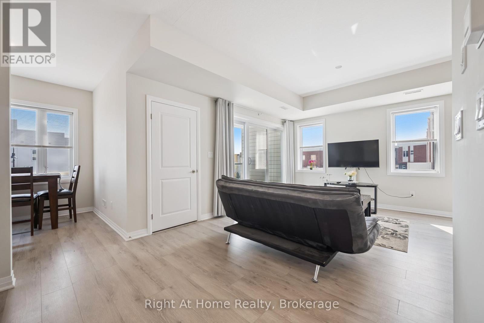 24 Progress Crescent, Kitchener, Ontario  N2R 0R7 - Photo 5 - X12415603