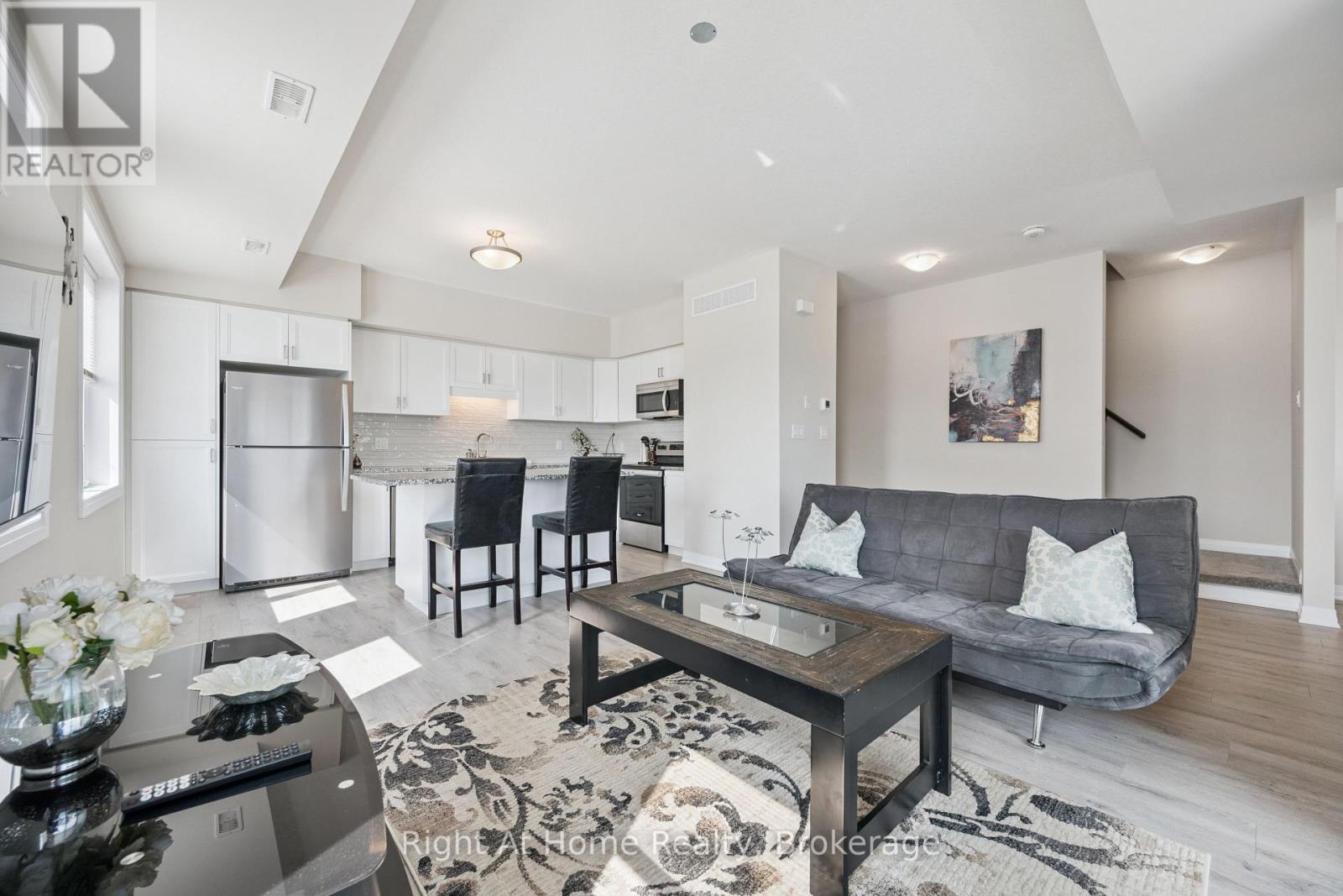 24 Progress Crescent, Kitchener, Ontario  N2R 0R7 - Photo 4 - X12415603