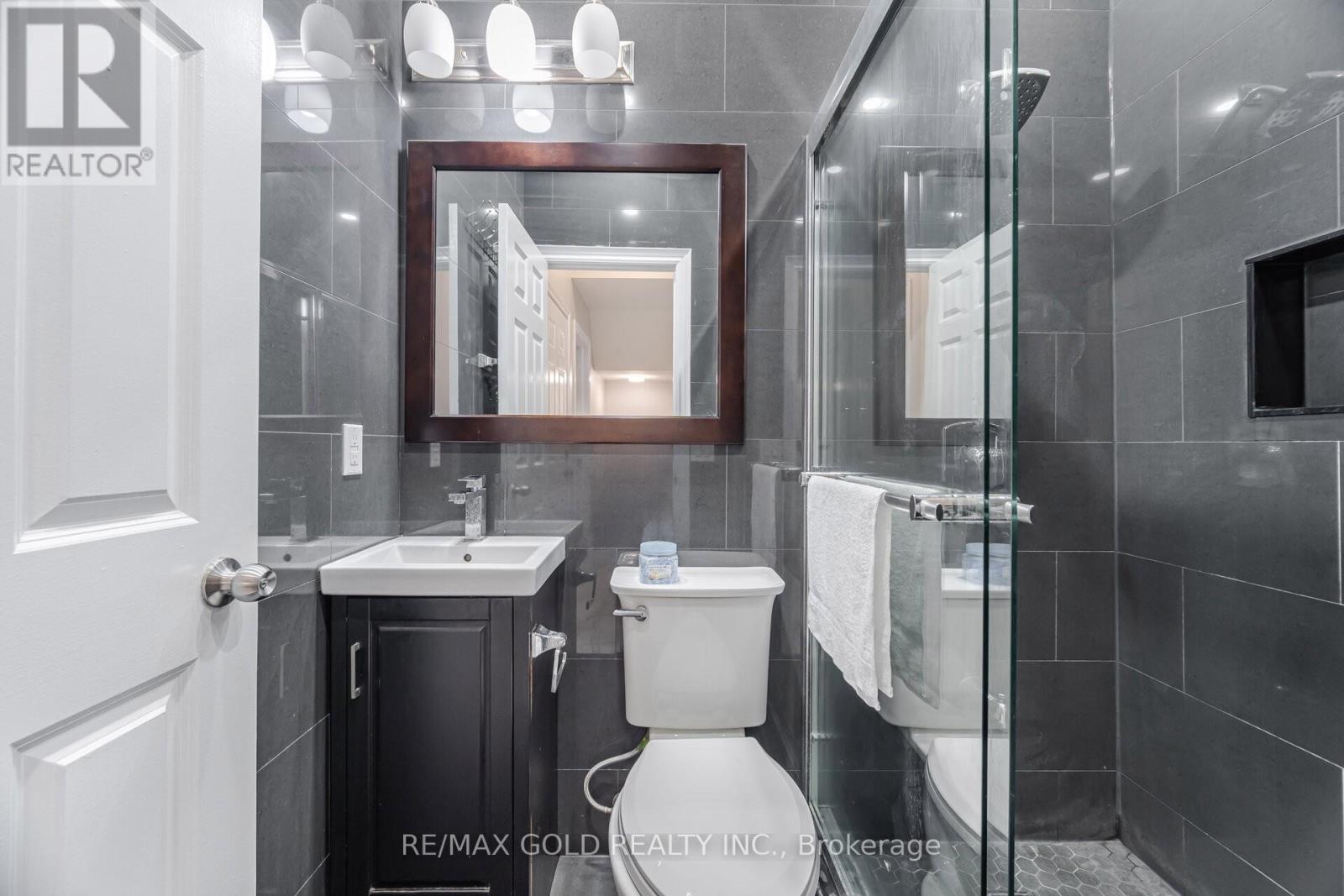 2 Belleville Drive, Brampton, Ontario  L6P 1V7 - Photo 17 - W12381081