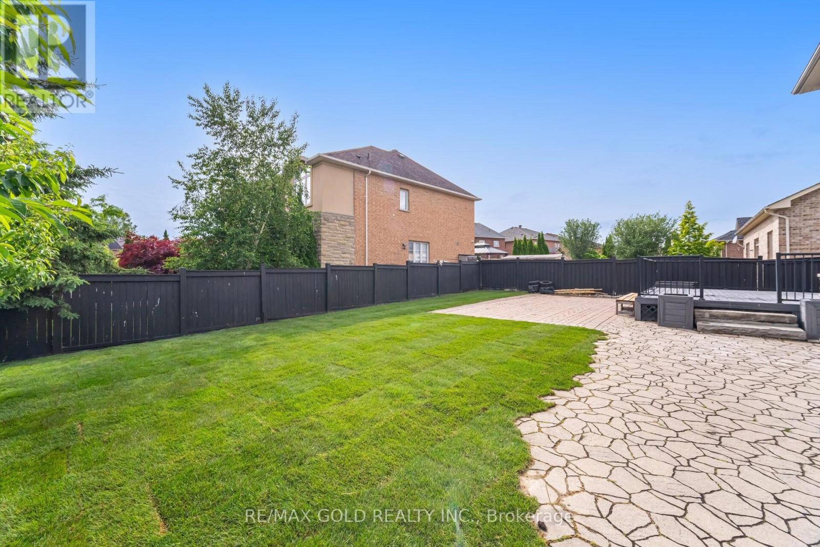 2 Belleville Drive, Brampton, Ontario  L6P 1V7 - Photo 39 - W12381081