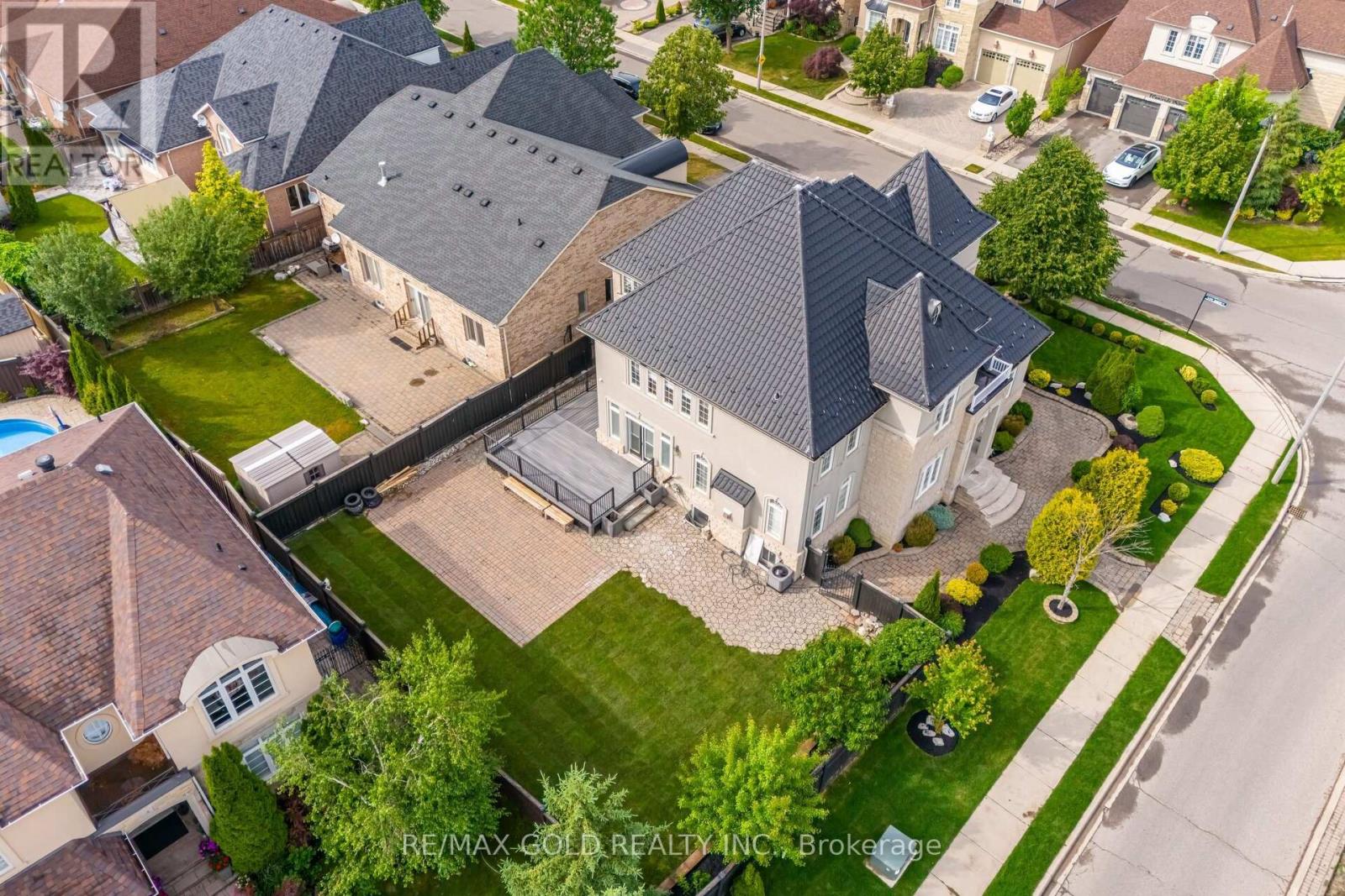 2 Belleville Drive, Brampton, Ontario  L6P 1V7 - Photo 43 - W12381081