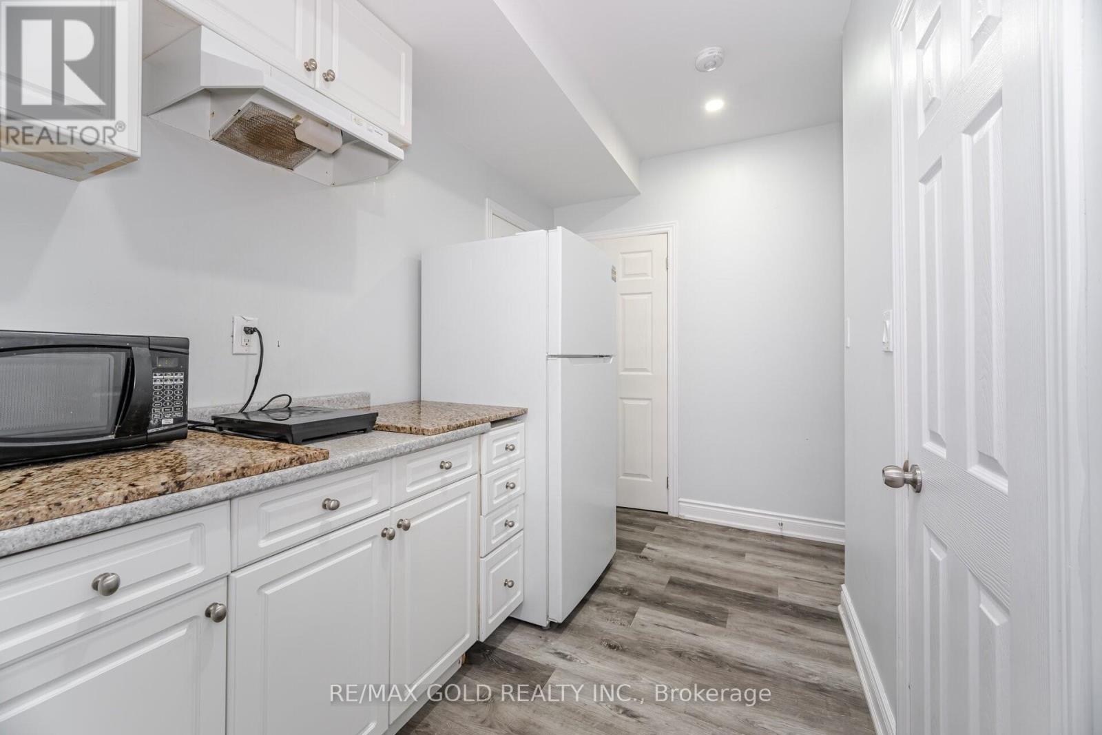 2 Belleville Drive, Brampton, Ontario  L6P 1V7 - Photo 36 - W12381081
