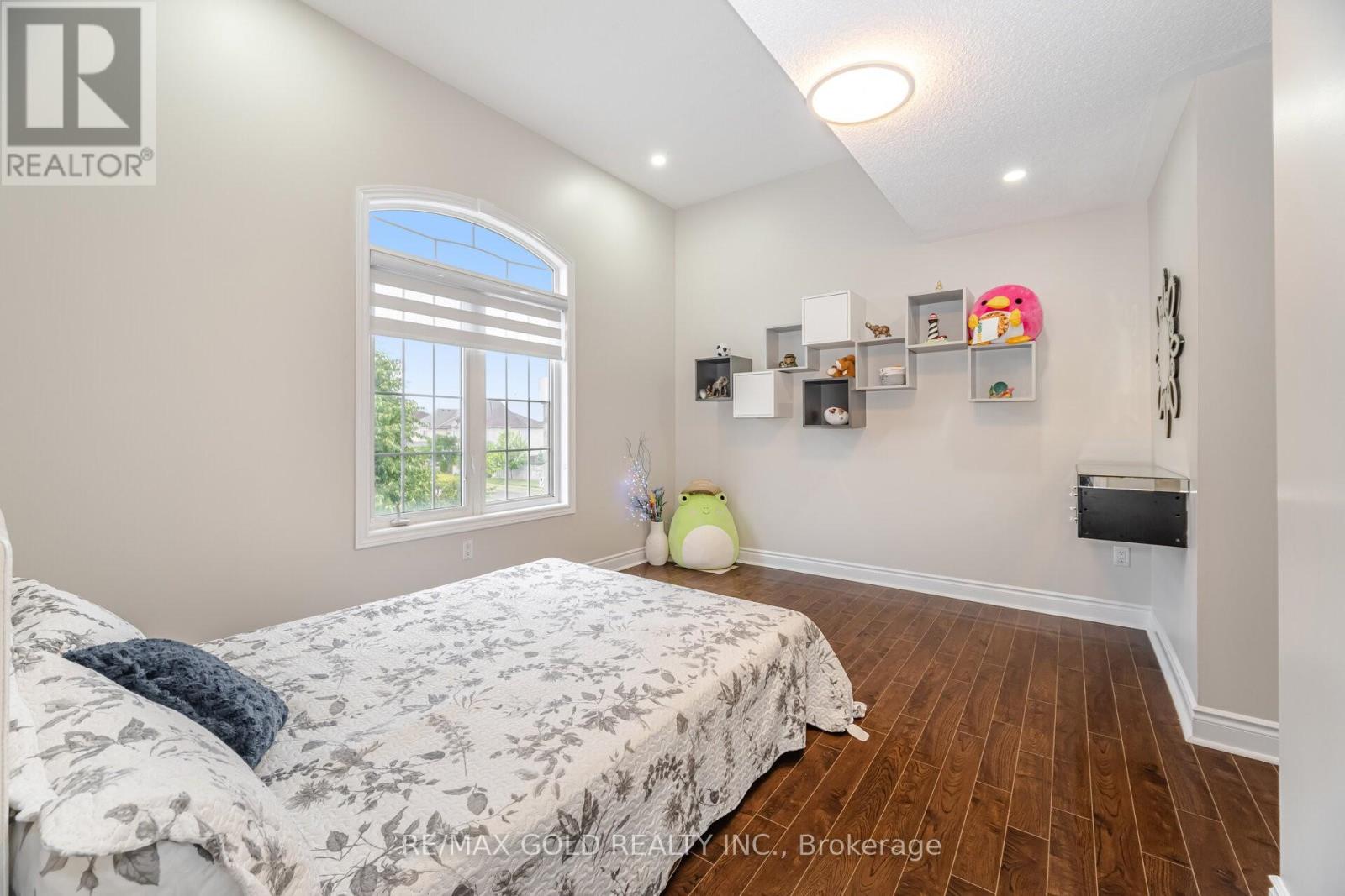 2 Belleville Drive, Brampton, Ontario  L6P 1V7 - Photo 25 - W12381081